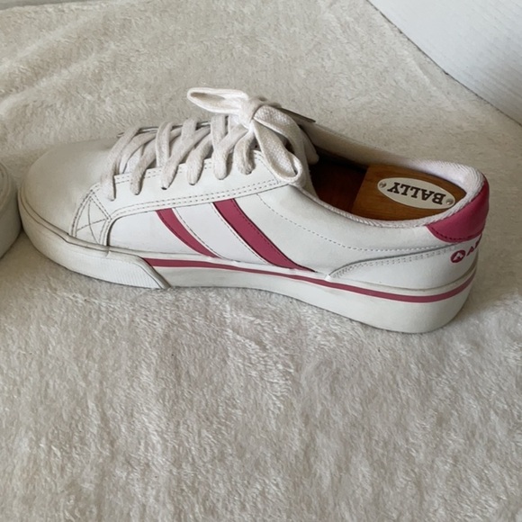 Airwalk White and Pink Sneakers Classic Tennis Style - Picture 3 of 5